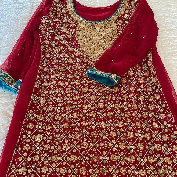 Red Gold Embroidered Indian Suit w/ Dupatta S (3 Piece Set) - Picture 1 of 6